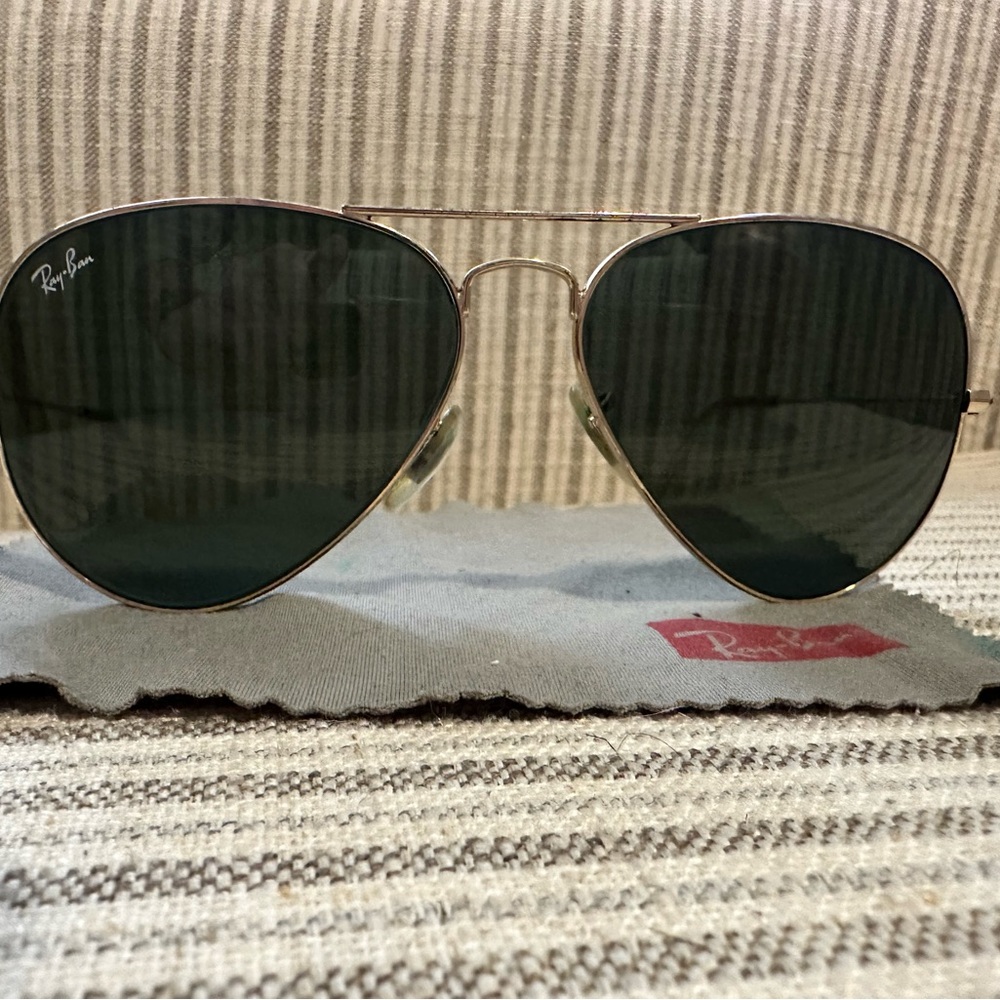 Ray-Ban Aviator Sunglasses with Dark Green Lenses and Gold Frame